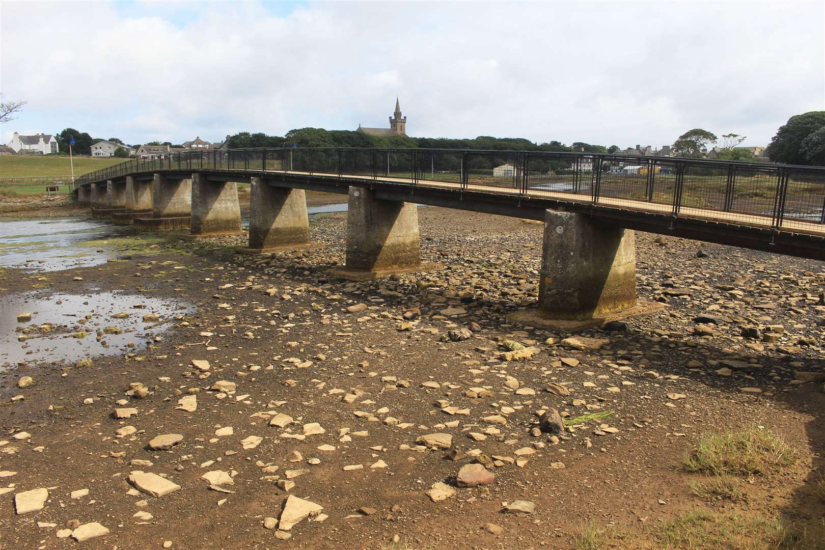 Flashback to 2021: Water disappeared from the immediate vicinity of the riverbank beside the Coghill Bridge in this picture taken on the last day of August. Picture: Alan Hendry