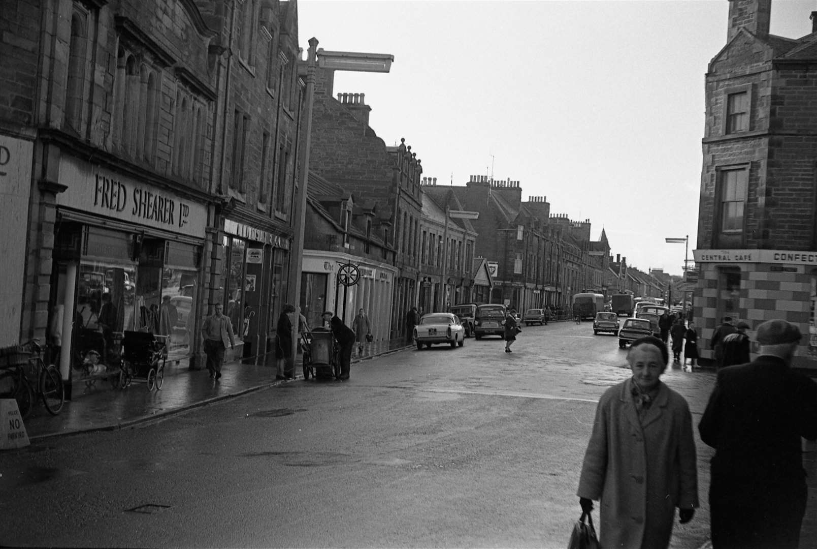 Traill Street in Thurso, with shops including Fred Shearer's, Lindsay’s and the Ship's Wheel. Jack Selby Collection / Thurso Heritage Society