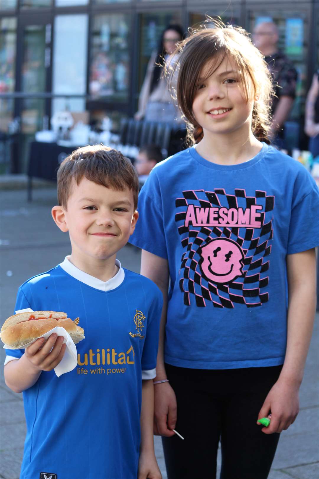 Matthew and Abbie Sinclair enjoying a hot dog. Picture: Eswyl Fell