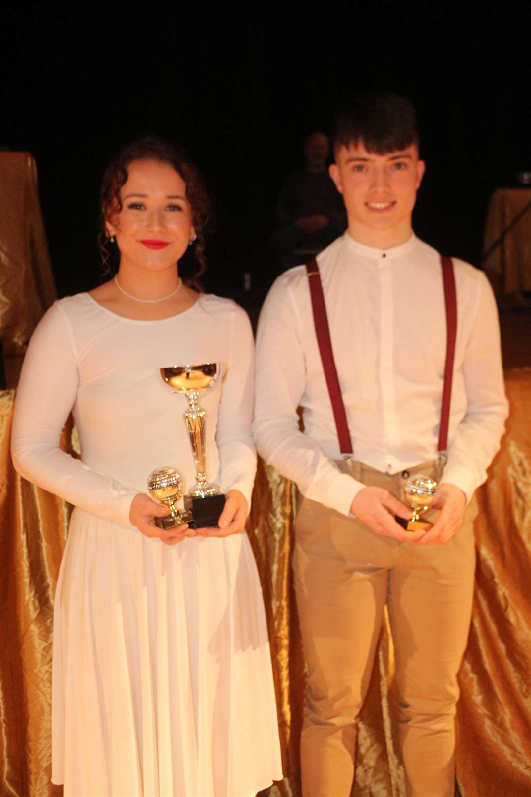 The former champions, Morven and Mark, were delighted to handover the trophies to the winners of 2022. Picture: Eswyl Fell