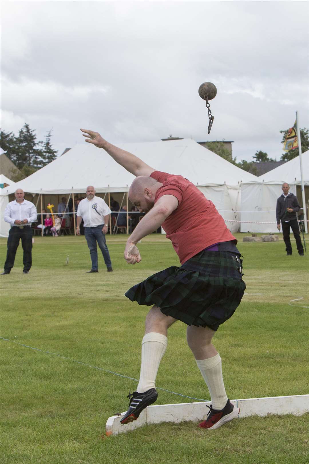 Halkirk's Sam McKane throwing the 28lb weight for distance. Picture: Robert MacDonald/Northern Studios