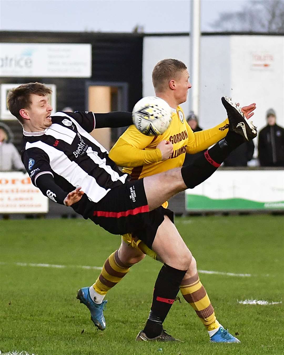 Andrew Hardwick produces an overhead kick under pressure from Forres Mechanics' Lee Fraser. Picture: Mel Roger