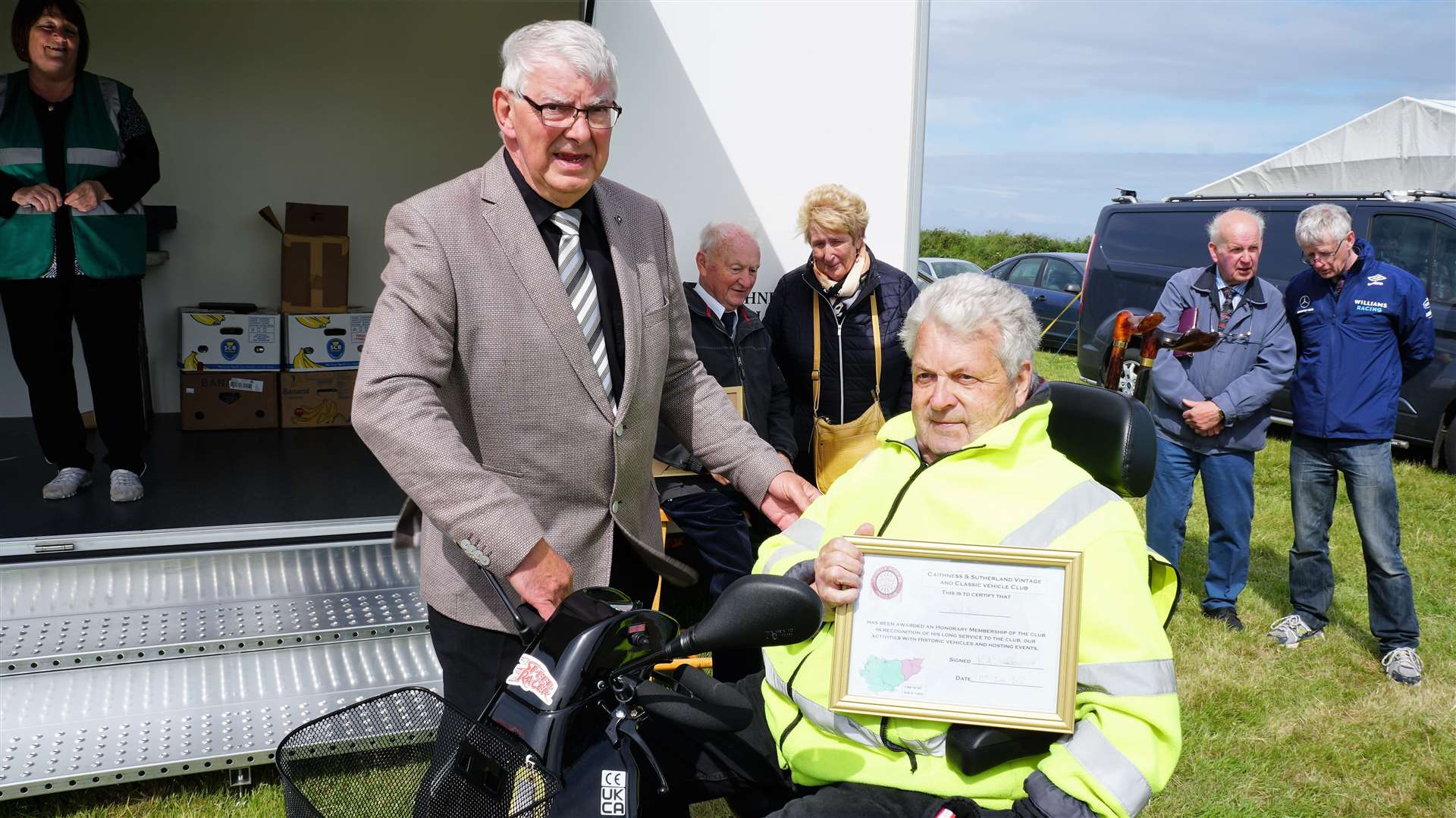 Iain Sutherland gives an honorary award to David Green from John O’ Groats.