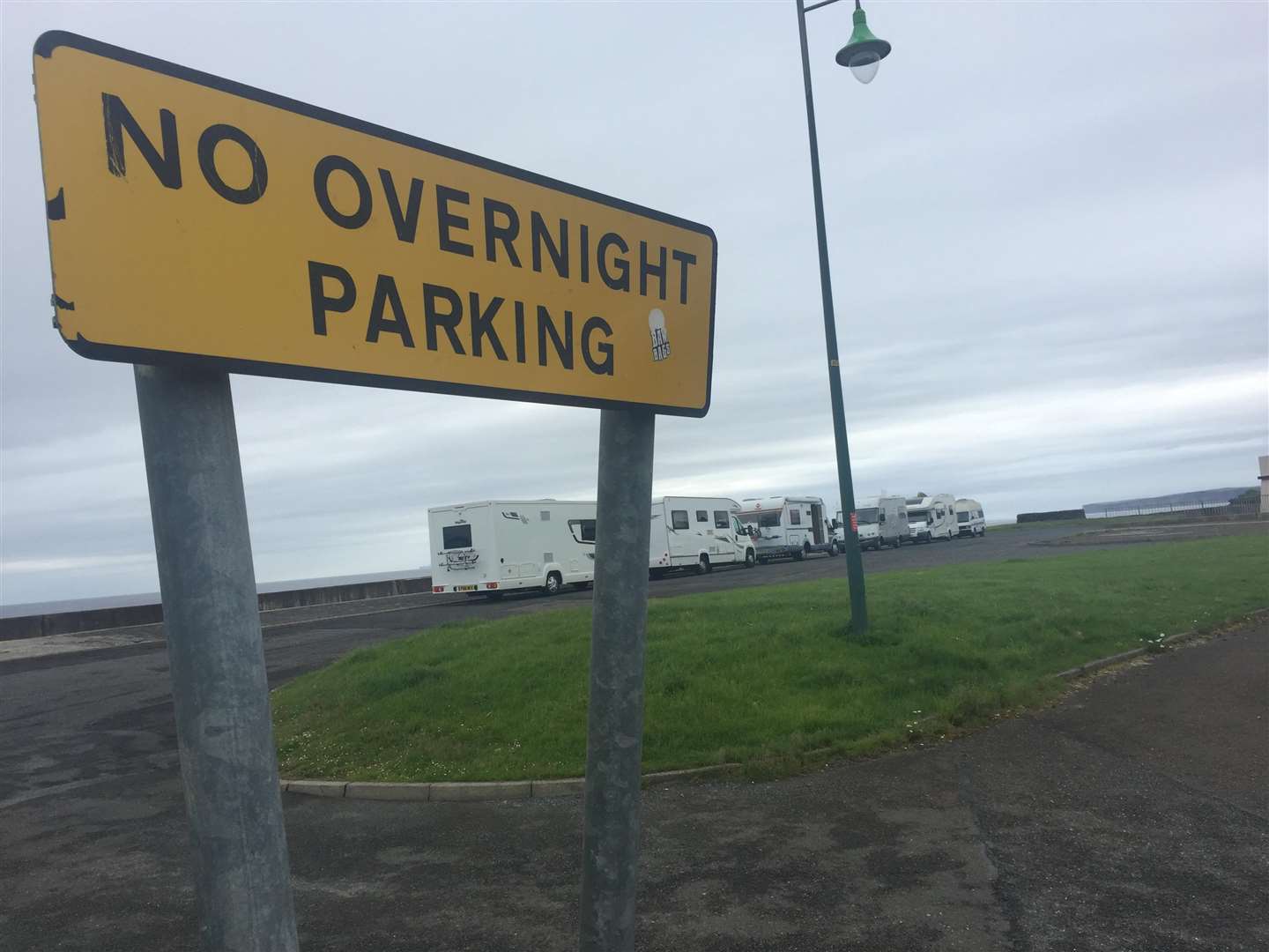 No overnight parking sign in Thurso can't be enforced.