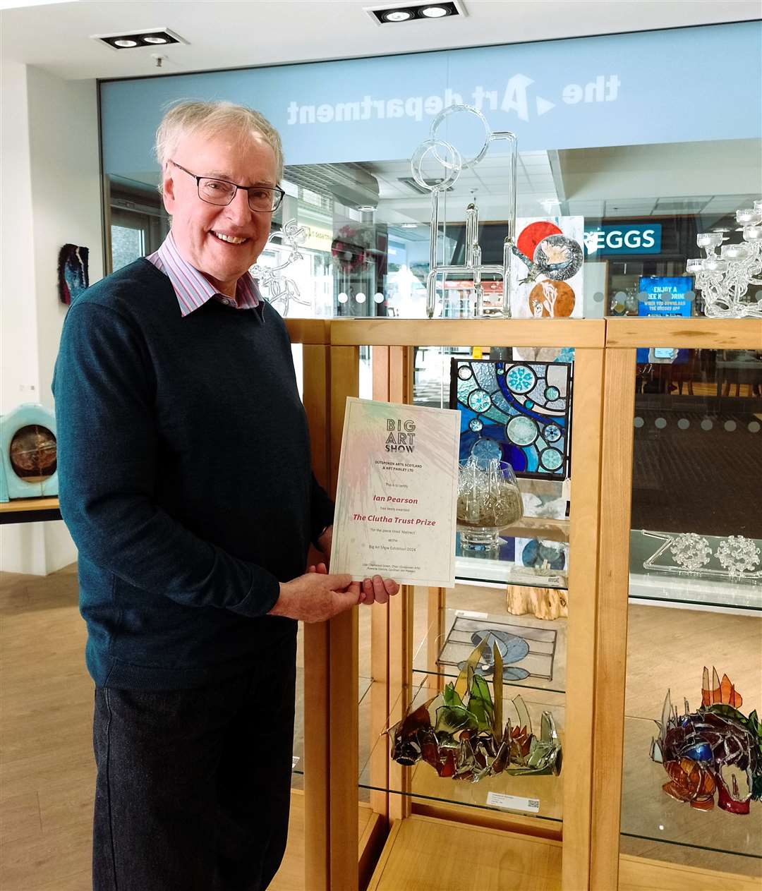 Glass artist Ian Pearson with his award for 'Best Emerging Artist'.