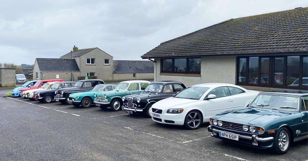 Caithness and Sutherland Vintage and Classic Vehicle Club brought a collection of 13 cars to Seaview House care home.
