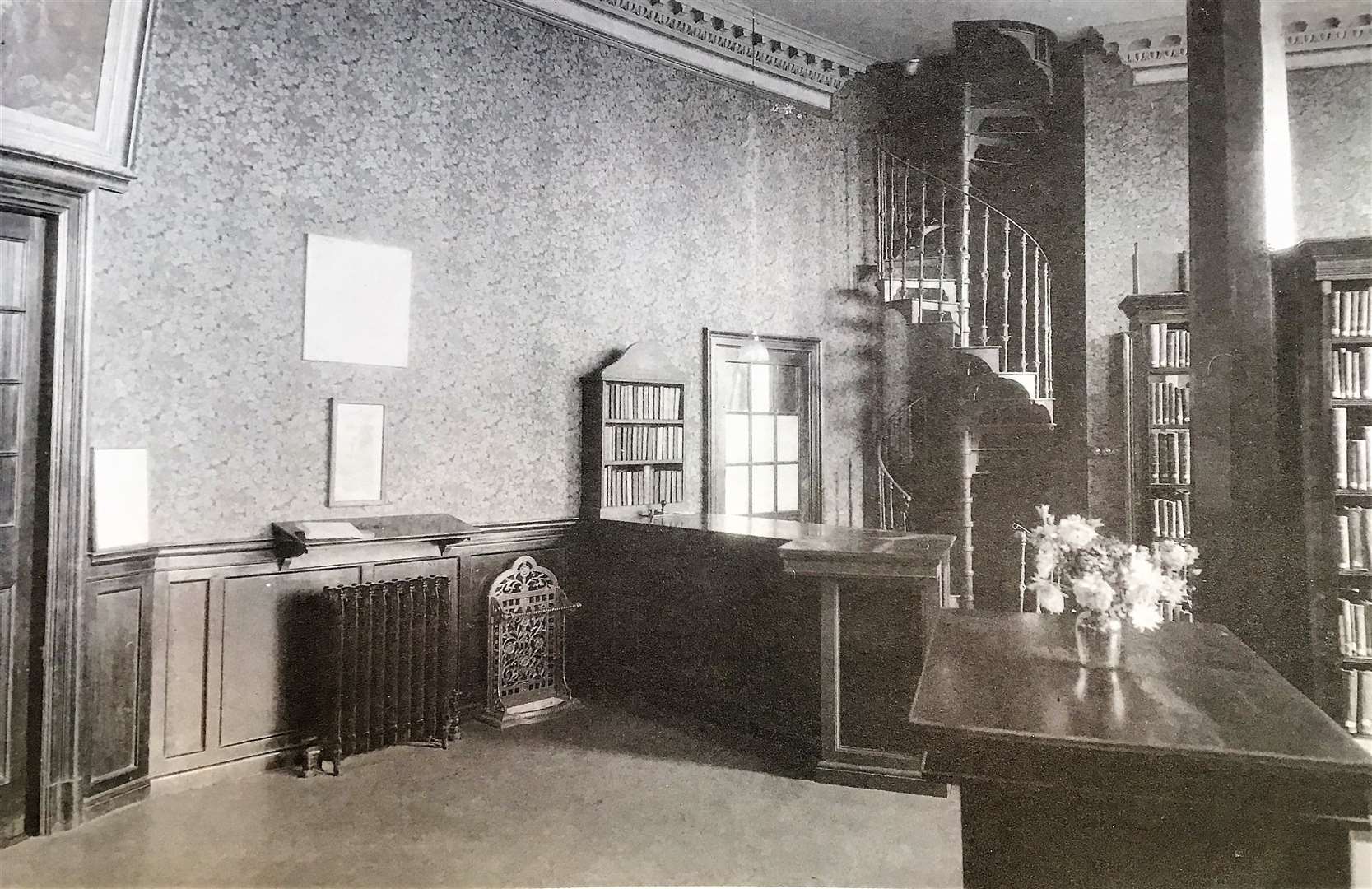 A picture of the Carnegie library in Wick from around 1910. The spiral staircase was removed around 1970 and led down to the basement where the statues were found.