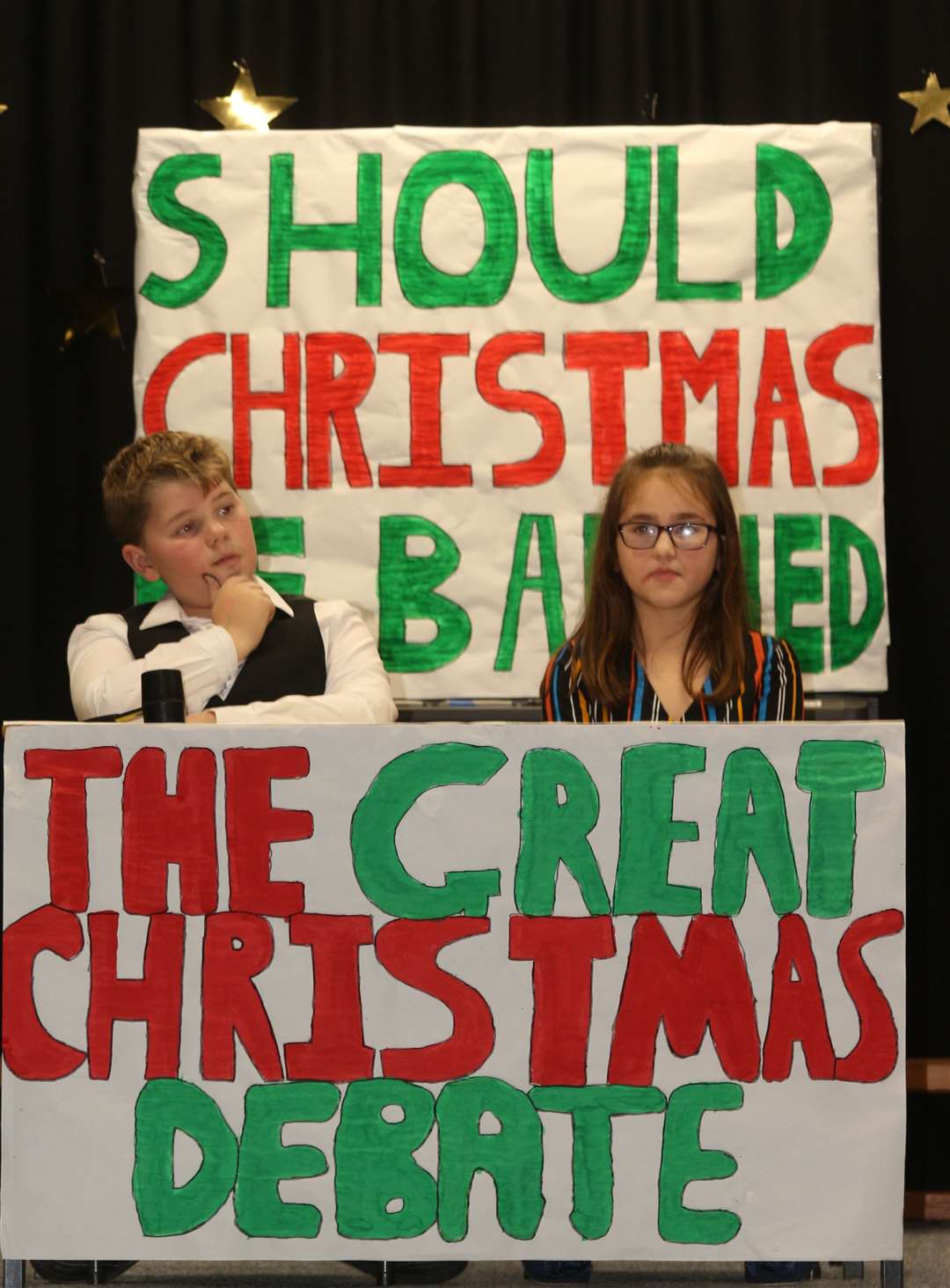 P6/7 pupils debate whether Christmas should be banned.