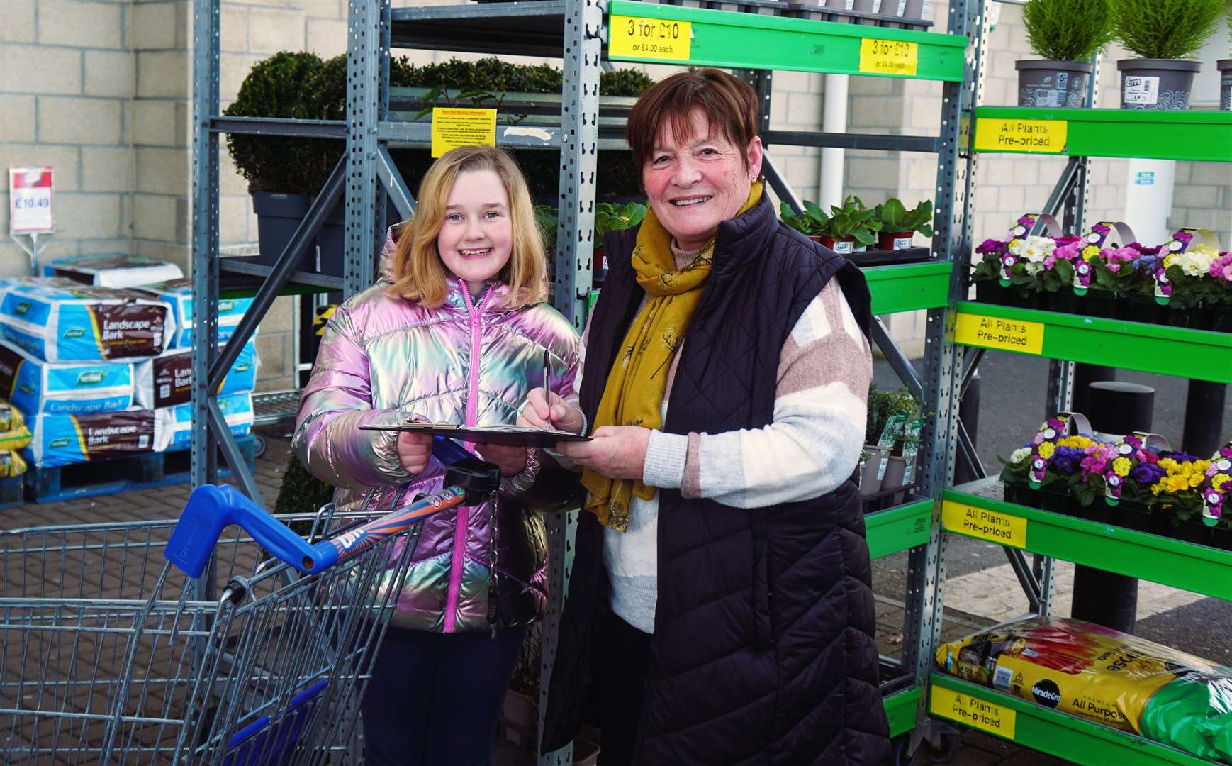 Martha with Doreen Turner from the Wick community council. Doreen praised the young entrepreneur for the petition and was happy to sign it. Picture: DGS