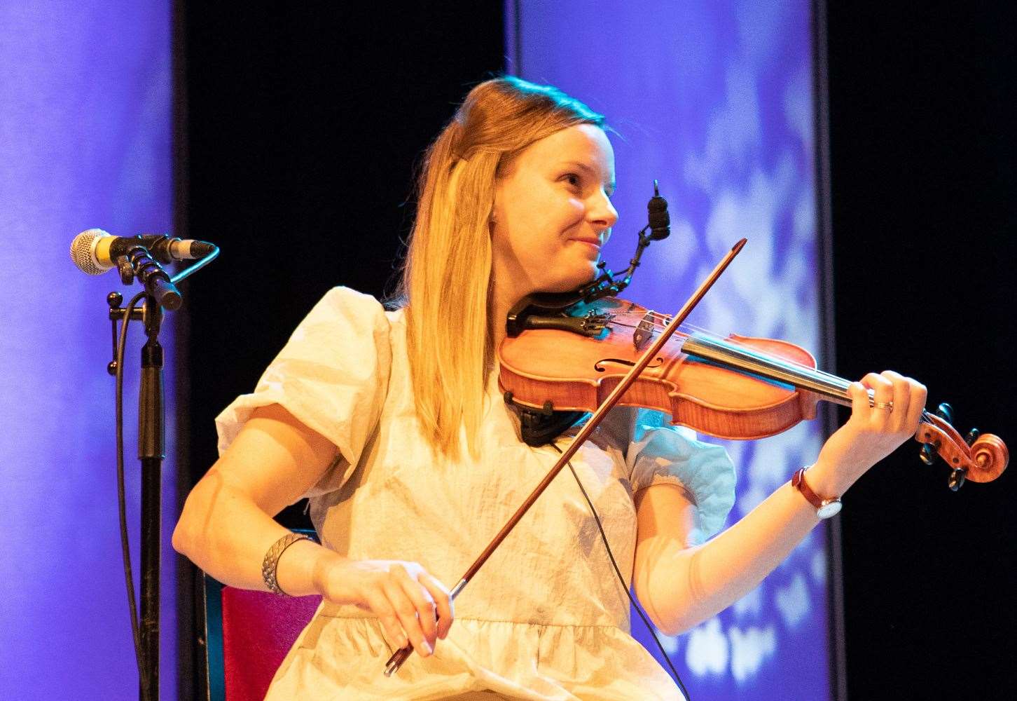 Lauren MacColl performing her newly commissioned work, ‘An Ear / East’ at The Royal National Mòd at Eden Court in Inverness 12/10/21. The local fiddler and composer performed a piece inspired by coastal happenings and stories from around the Moray Firth as part of the celebrations for Scotland’s Year of Coasts and Waters and was joined by fellow musicians Mairearad Green, Anna Massie and Rachel Newton with songs from Arthur Cormack and Emma MacLeod and Ali Levack playing pipes. The concert also featured exciting visuals by filmmaker Zoe Paterson MacInnes.