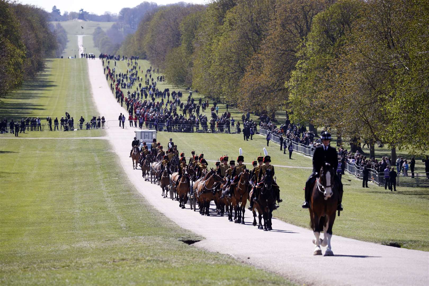 The Kings Troop Royal Horse Artillery make their way up The Long Walk (Phil Noble/PA)