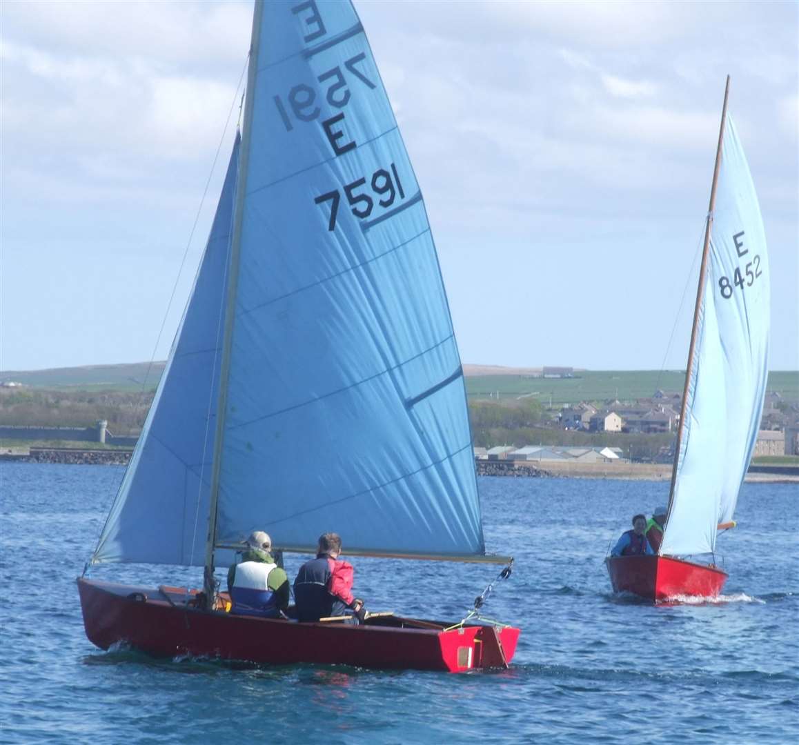 The two Enterprise dinghies, each with a newcomer and experienced sailor on board.