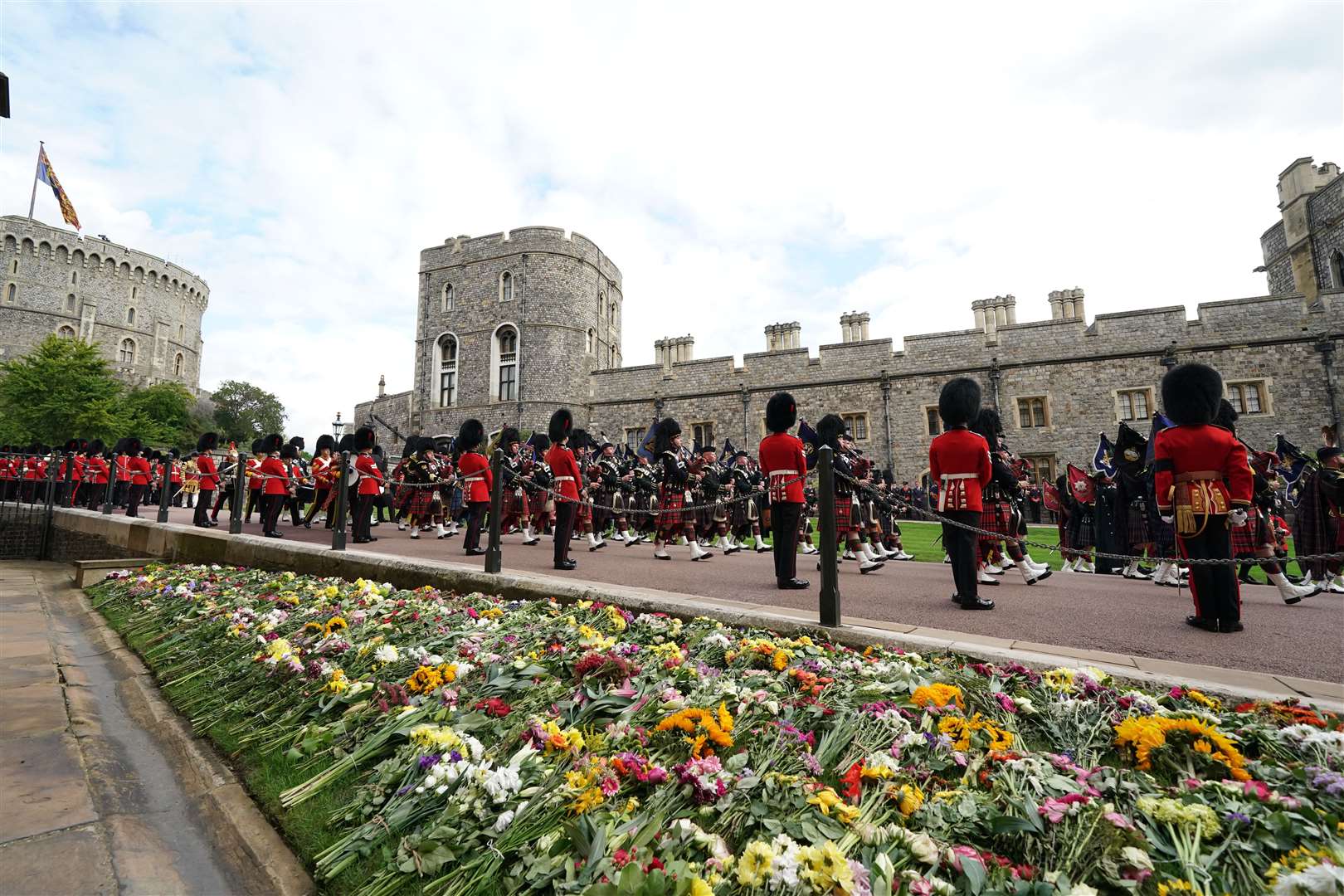 The state hearse carrying the coffin of the Queen arrives at Windsor Castle (PA)