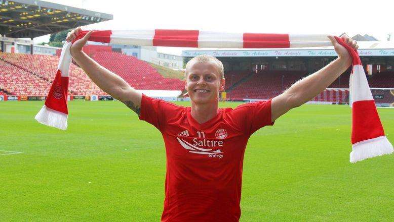 Gary Mackay-Steven has signed a two year deal to play at Pittodrie.