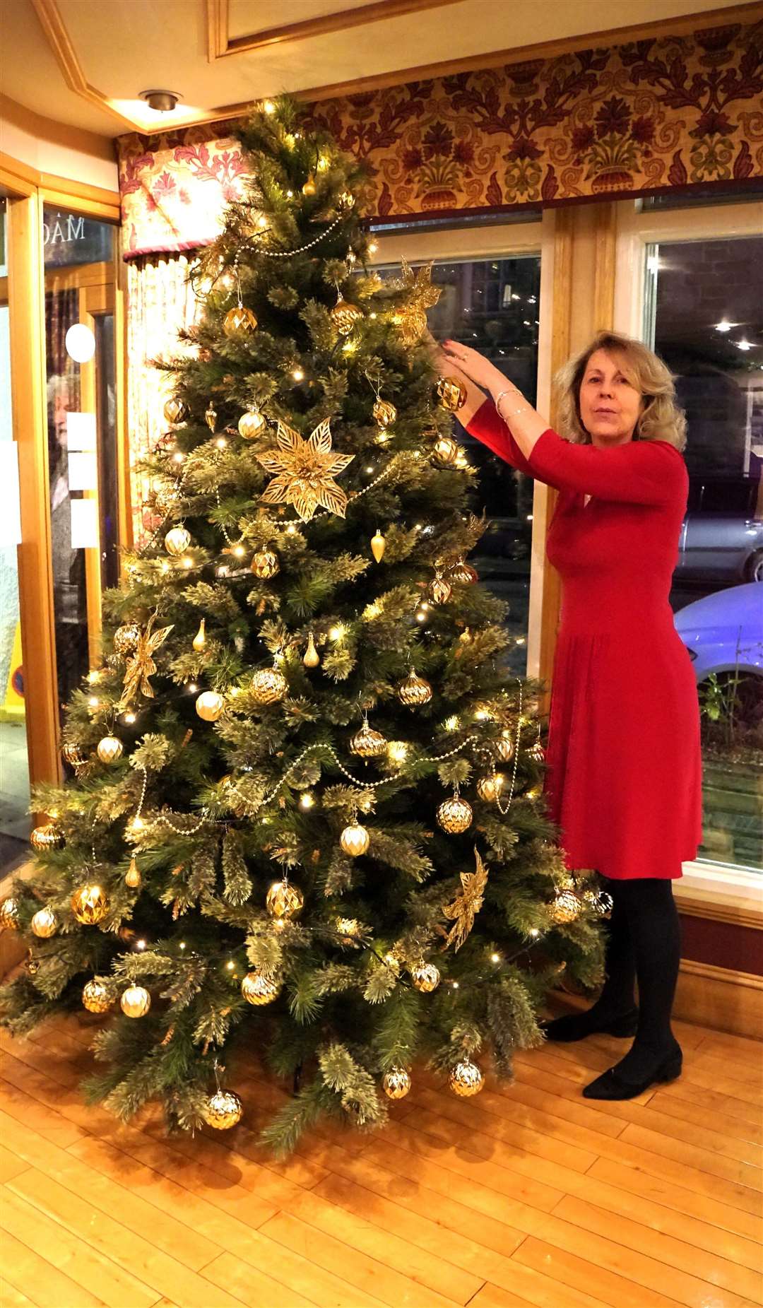 Ellie Lamont, owner of Mackays Hotel in Wick, putting up Christmas decorations. Picture: DGS