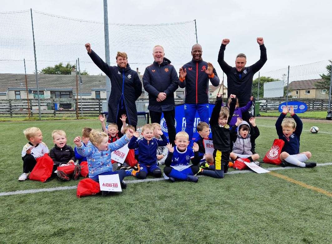 Children in the 3-5 age group with Alex, Marvin and coaches.