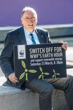 Rob Gibson lends his support to WWF’s Earth Hour campaign.