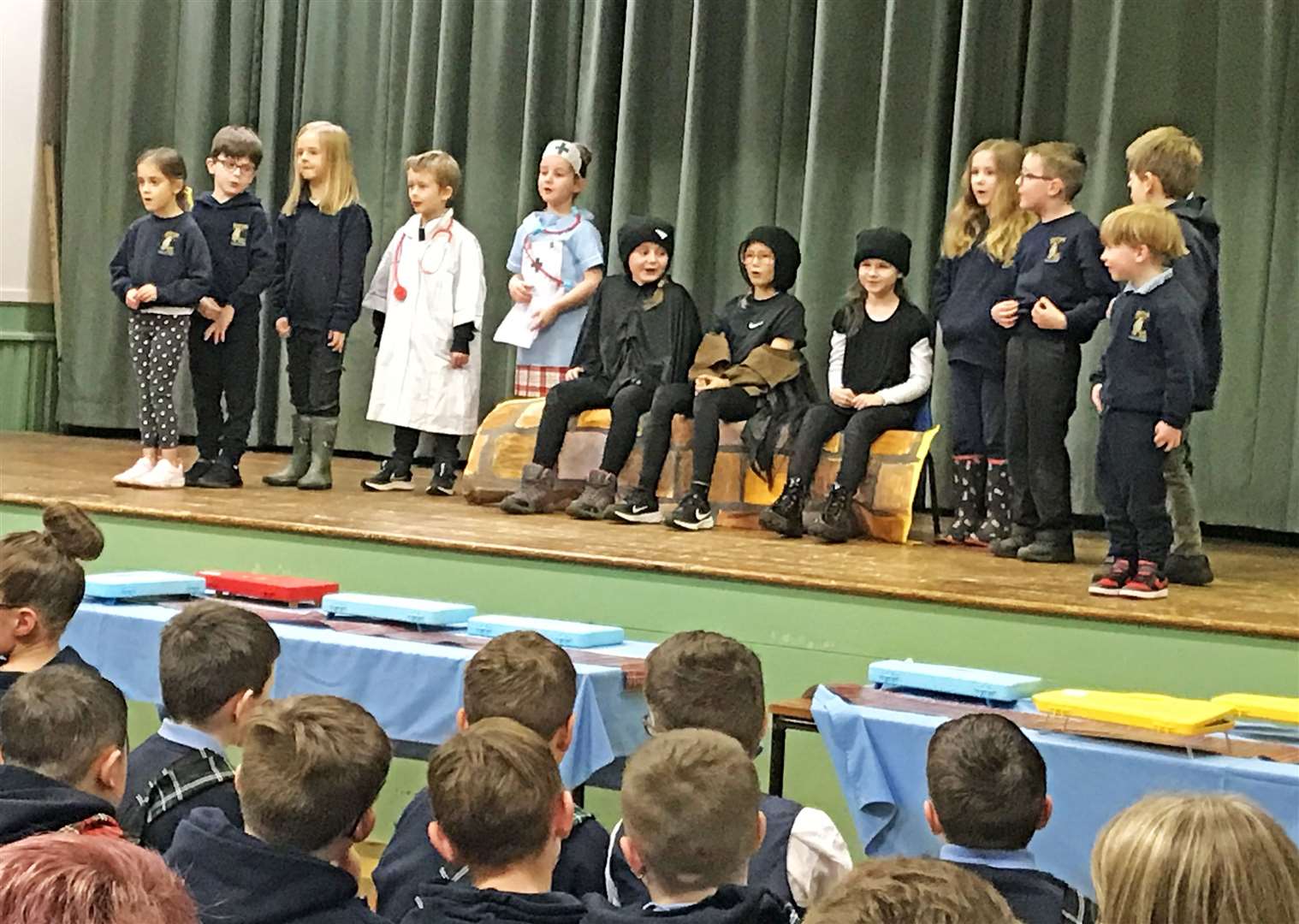Children performing the Three Craws song at Watten.
