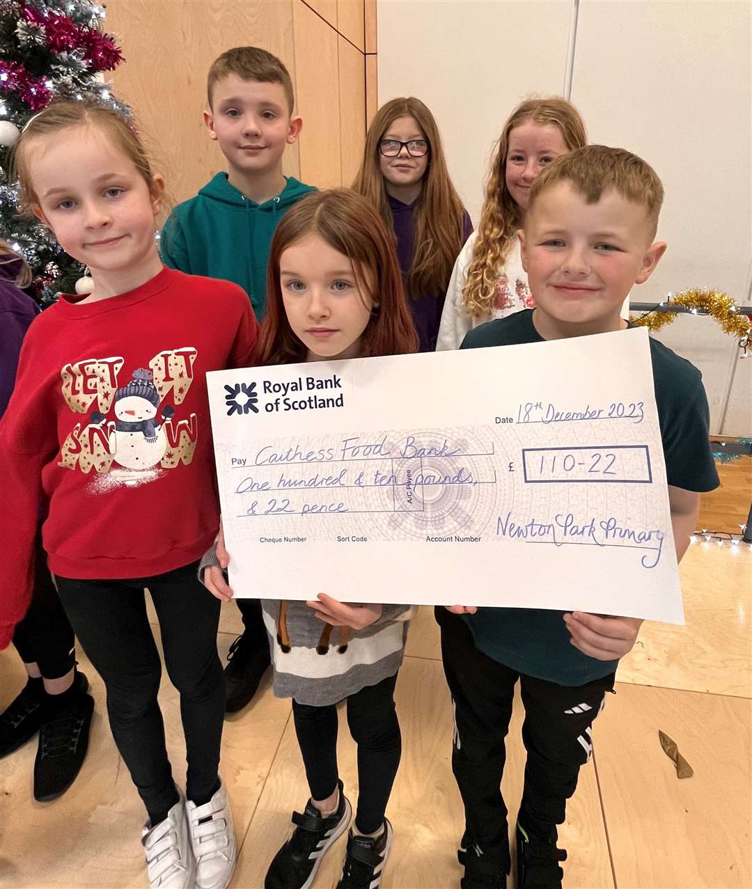 Newton Park Primary School's cheque for Caithness Foodbank.