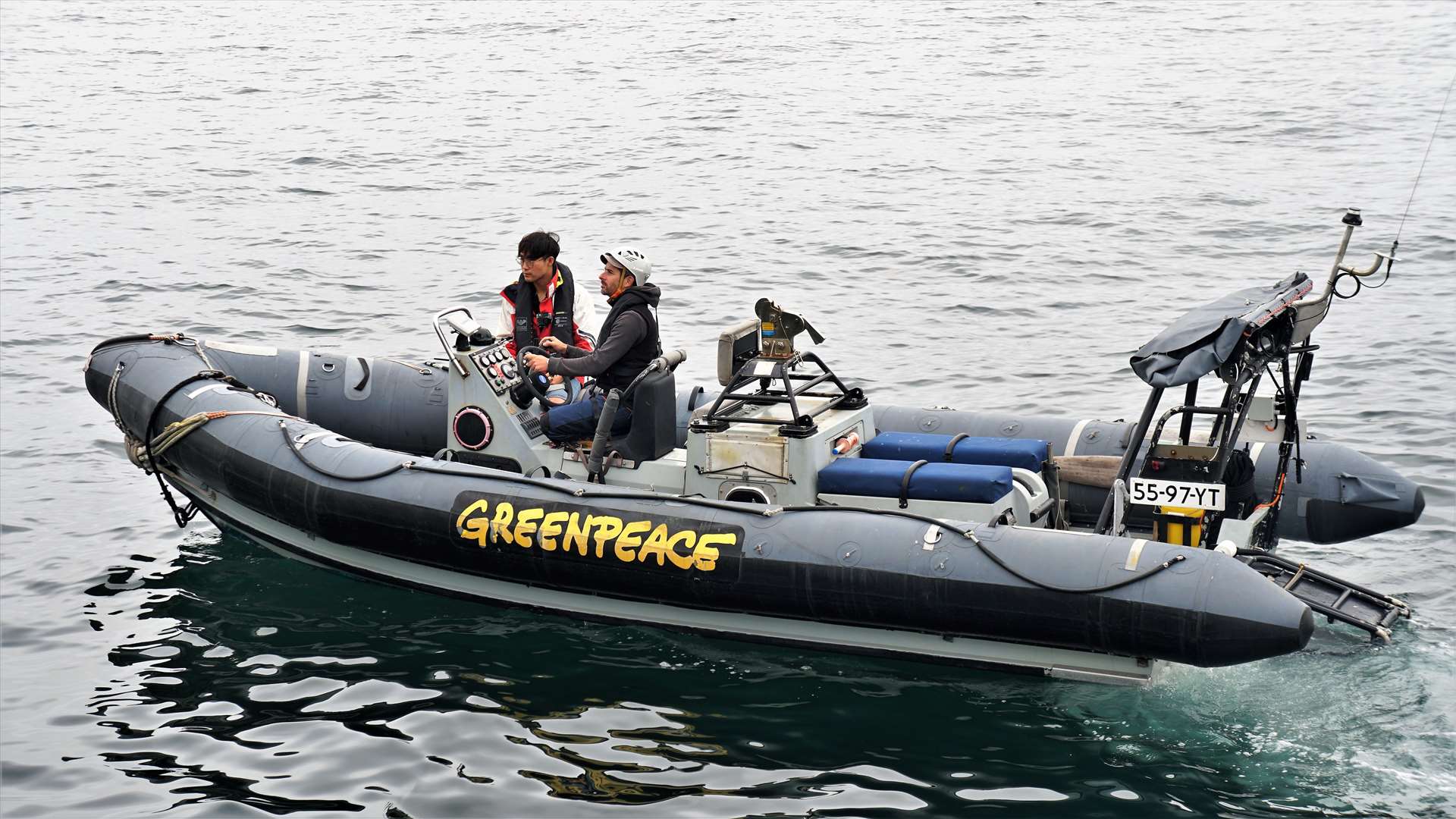 Rigid inflatable boats ferried Greenpeace activists and members of the press out to Rainbow Warrior. Pictures: DGS