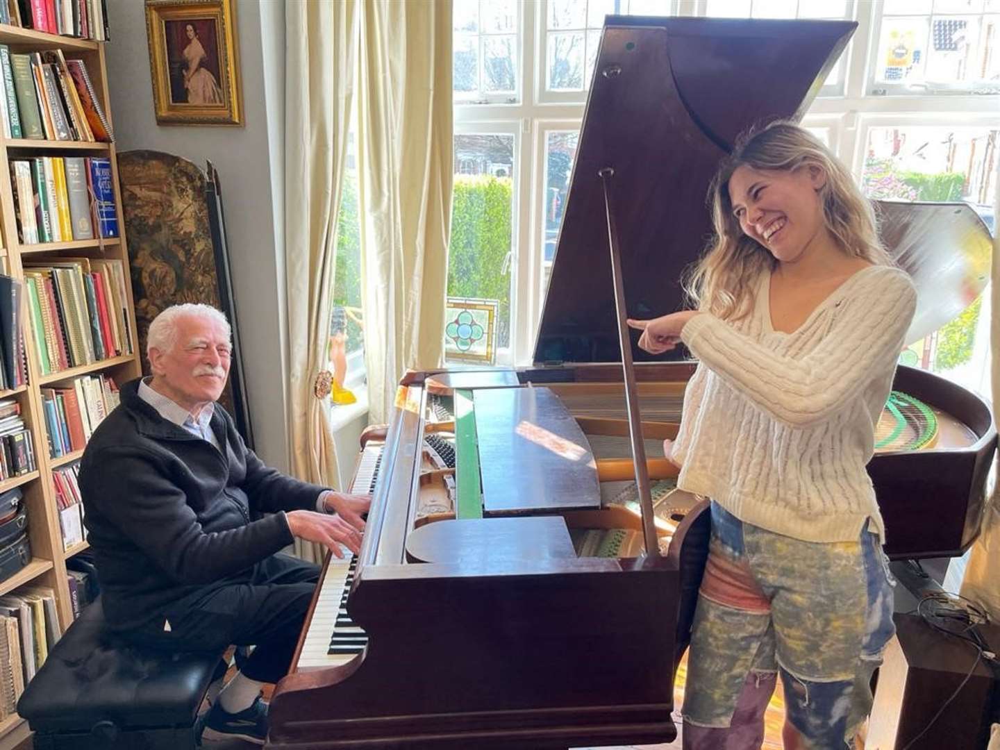 Alan Melinek playing the piano with his granddaughter Bella (Cancer Research UK/pianograndad.com)