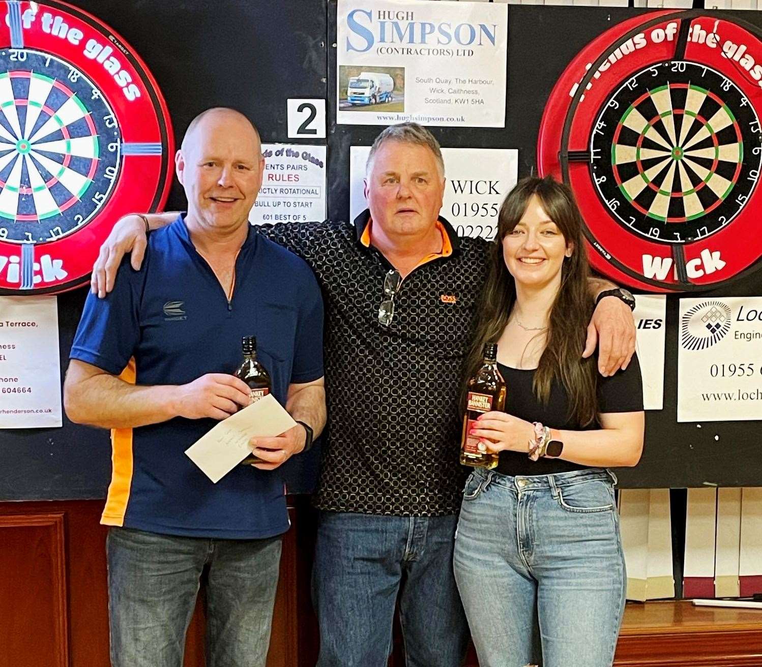 Singles winners Kevin Gray and Courtney McBain with Arthur Bruce, one of the Friends of the Glass organisers.