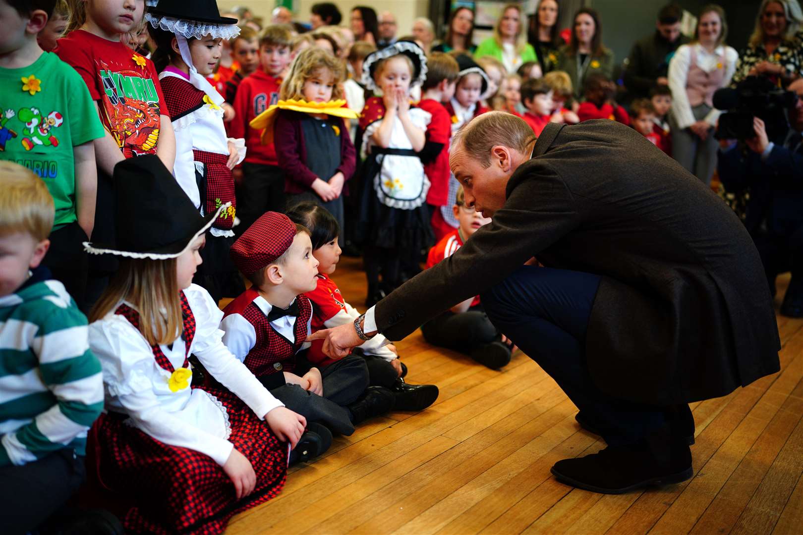 William spent time chatting to the pupils during his visit (Ben Birchall/PA)