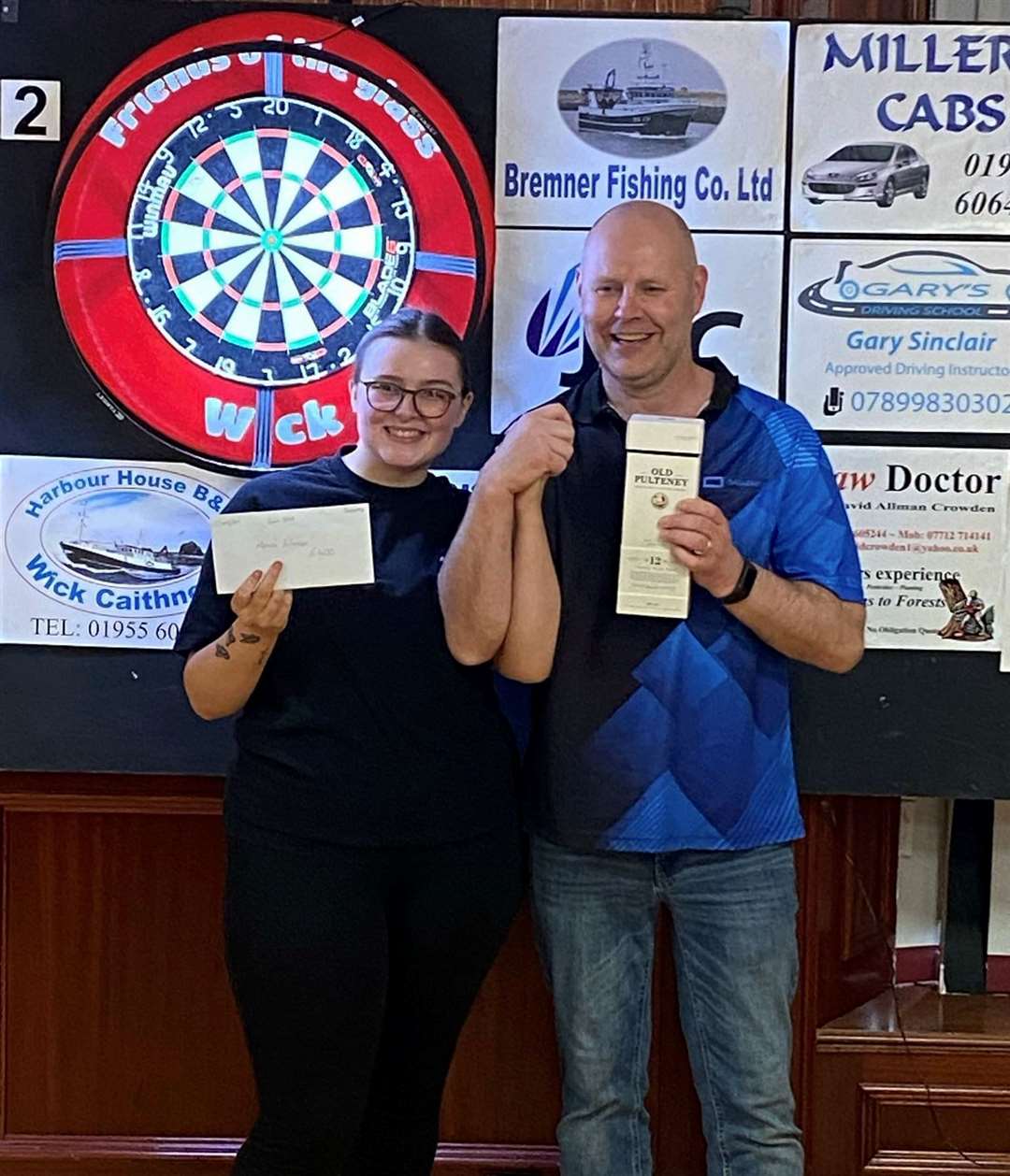Men’s winner Kevin Gray receiving his prize from Abbie Thain on behalf of the organisers.