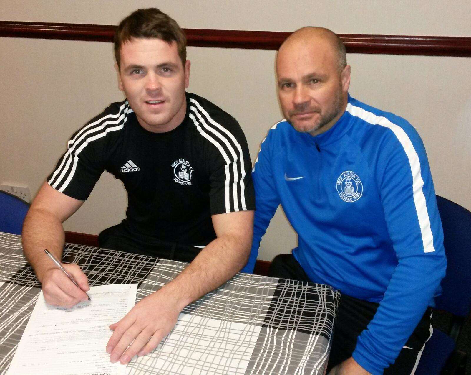Gordy Macnab (left) with Tom McKenna as he signs a deal to join Wick Academy.