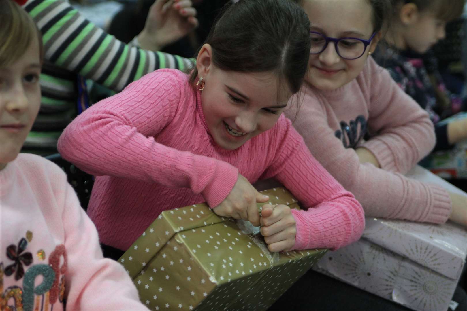Vlada (9) is excited to unwrap her gift box.