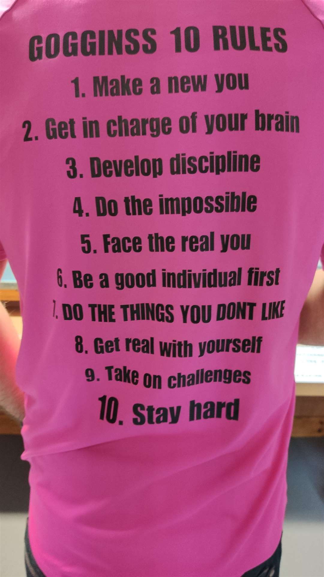 Ten rules from David Goggins, an American ultramarathon runner and triathlete, were printed on the back of the T-shirts.