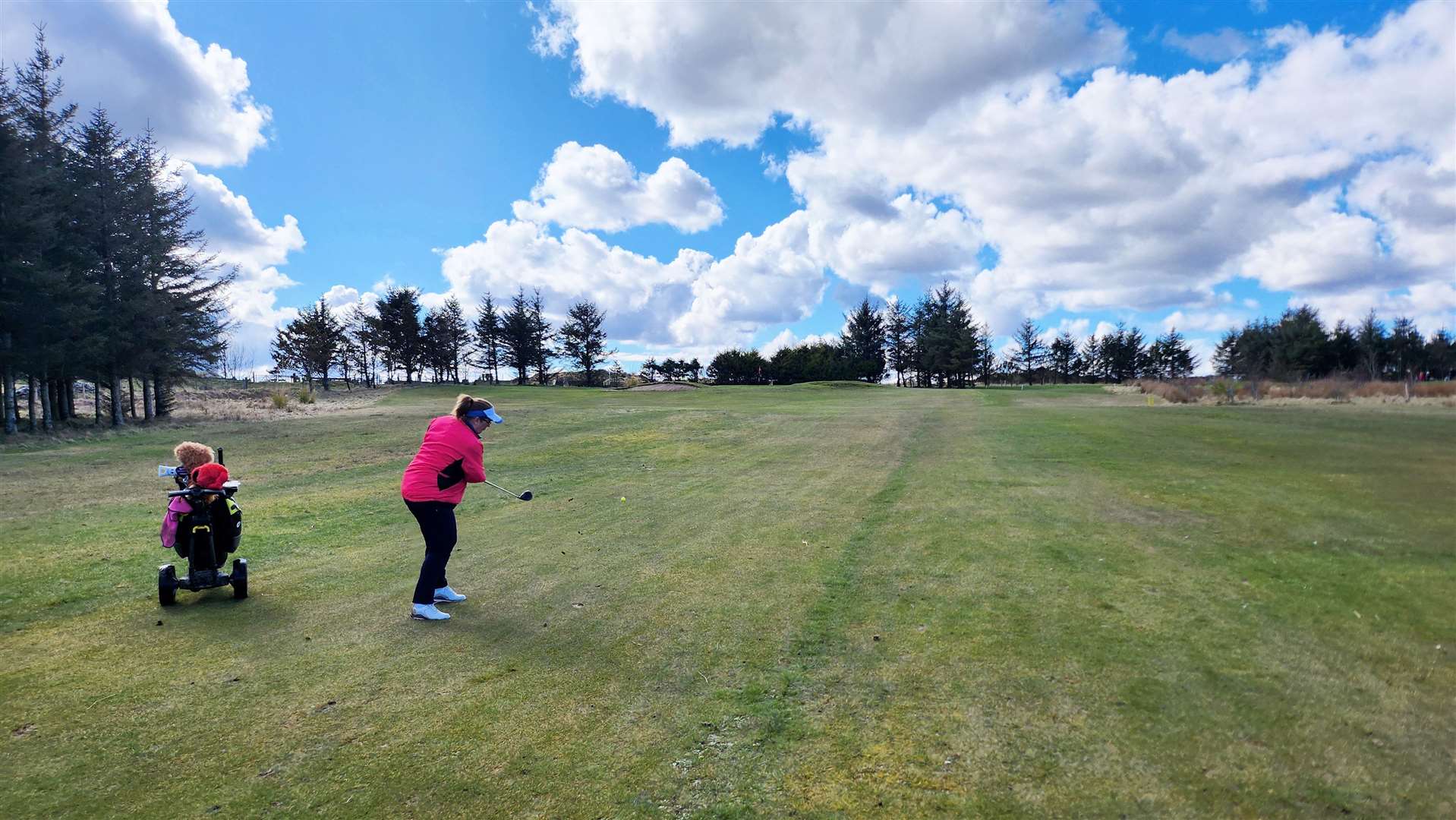 Jean Sutherland teeing off as the new season gets under way at Thurso.
