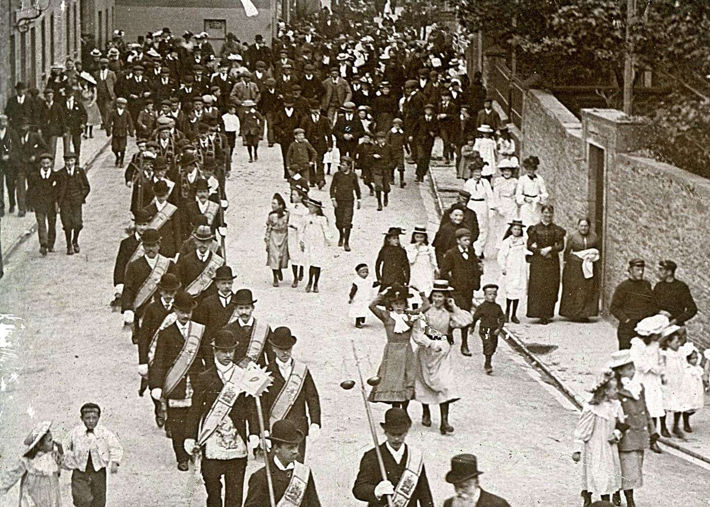 The coronation procession for Edward VII making their way through High Street and Rotterdam Street.