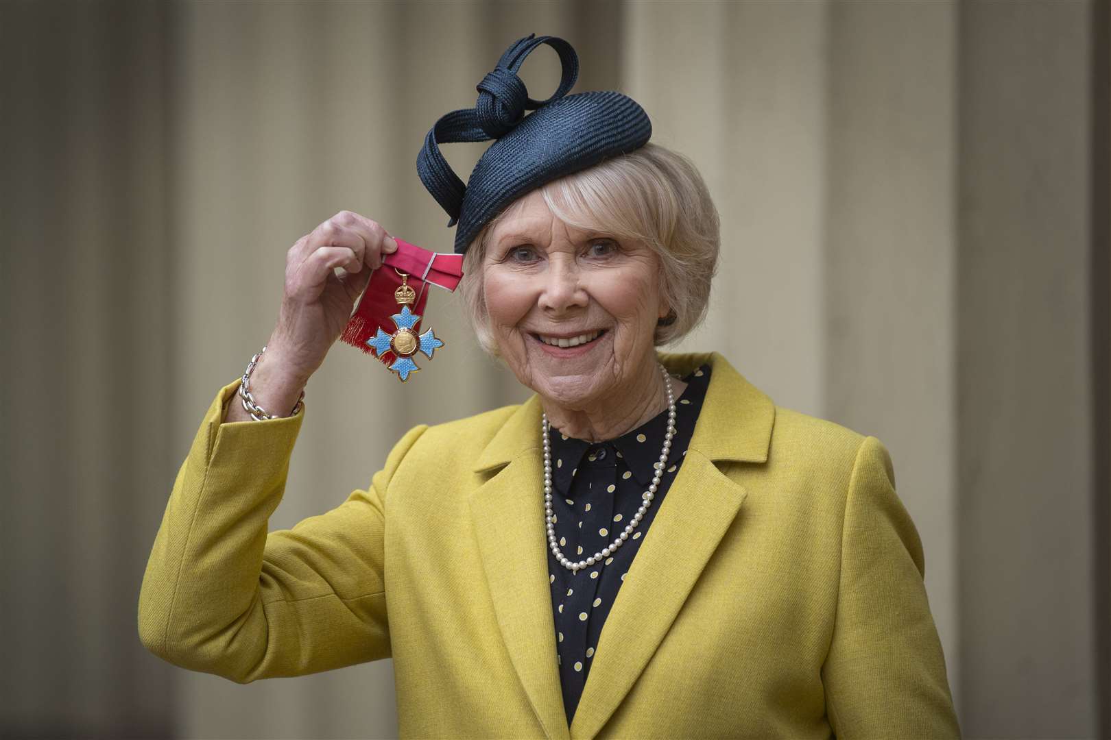 Wendy Craig with her CBE for services to drama and charity (Victoria Jones/PA)