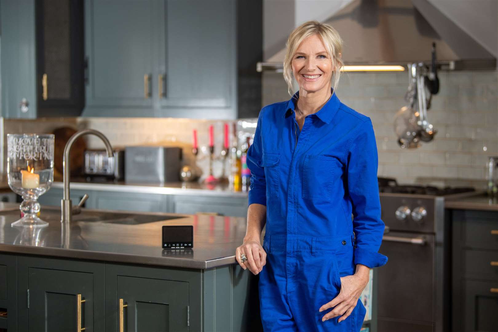 Jo Whiley art her home with smart energy device.