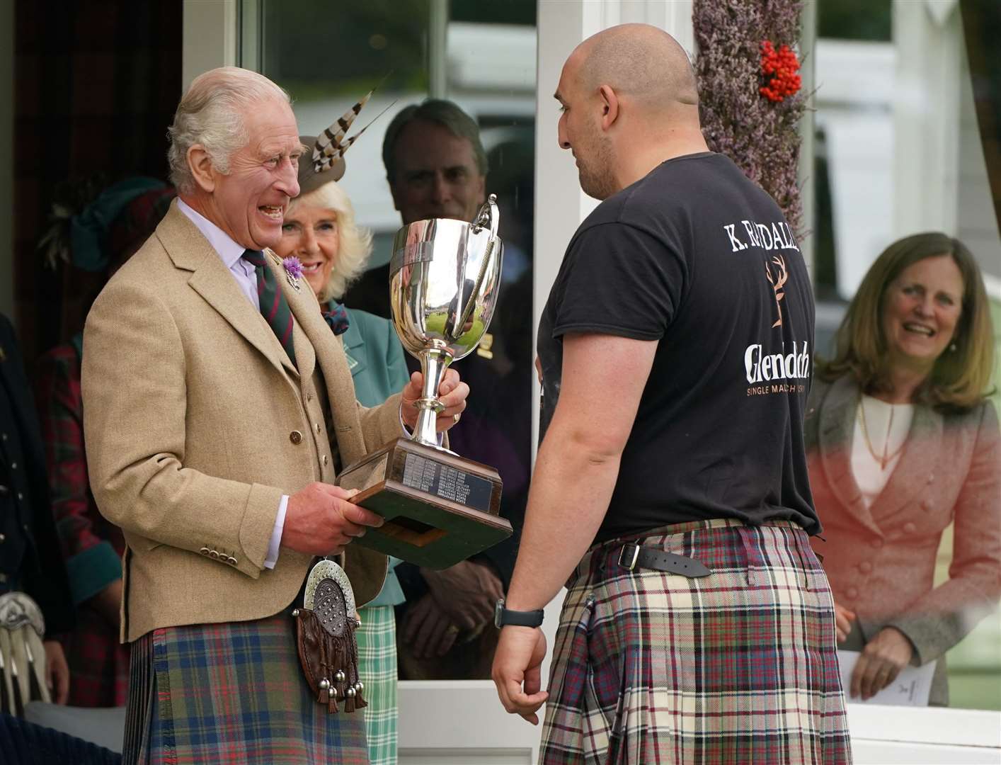 The King presents a trophy during the highland games (Andrew Milligan/PA)