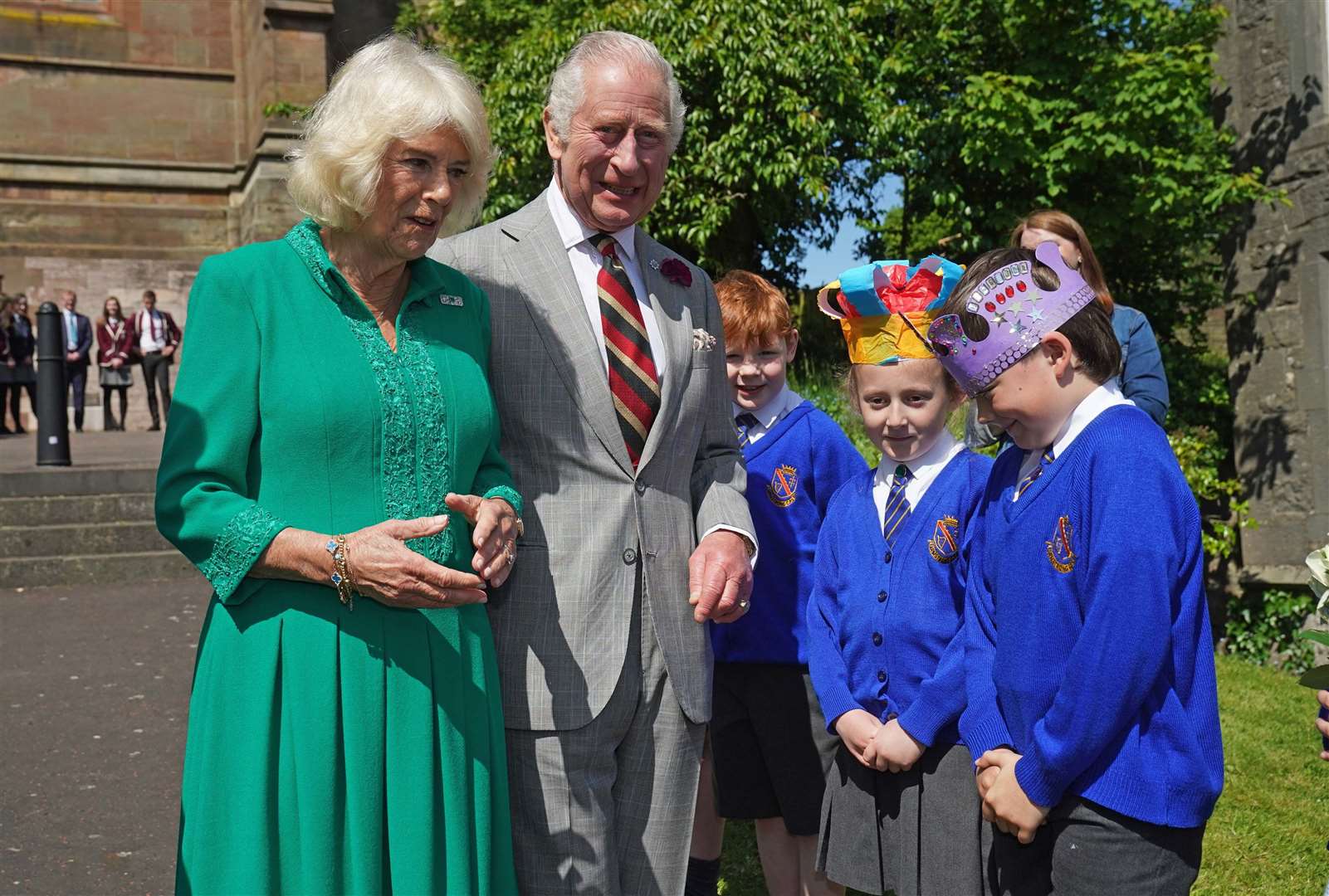 The King and Queen meet Camilla Nowawakowska and Charles Murray, both eight, from Armstrong Primary School (Brian Lawless/PA)