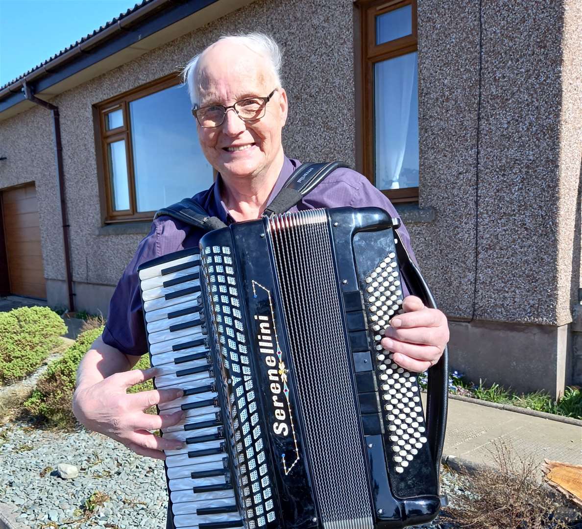 Billy Mackay practising in the sunshine outside his home before joining the local macular group's monthly teleconference ceilidh. Picture: Willie Mackay