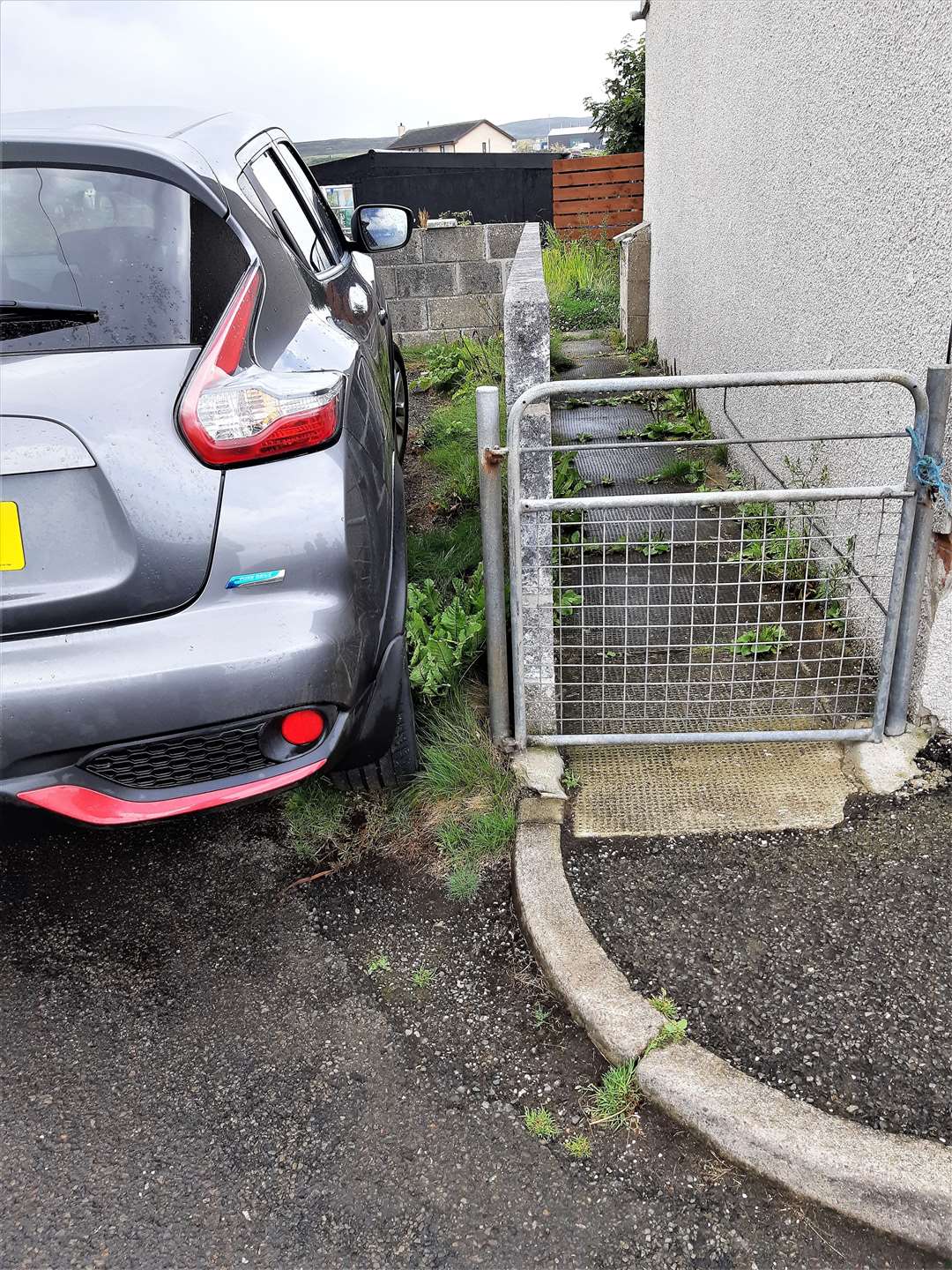 Ulbster resident Gary Clarke posted images showing the parking problems on his website.