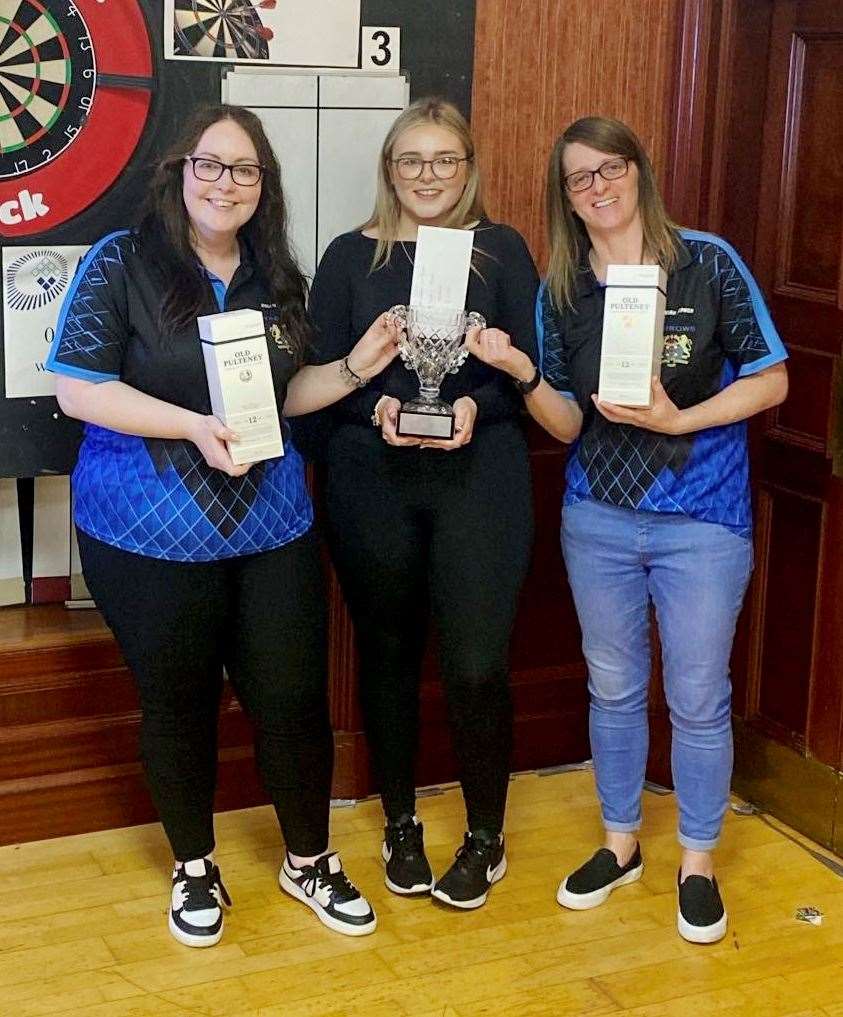 Ladies’ pairs winners Hollie Ridgers and Sarah Stephen with Abbie Thain (centre), whose mum Claire is one of the Friends of the Glass organising team.