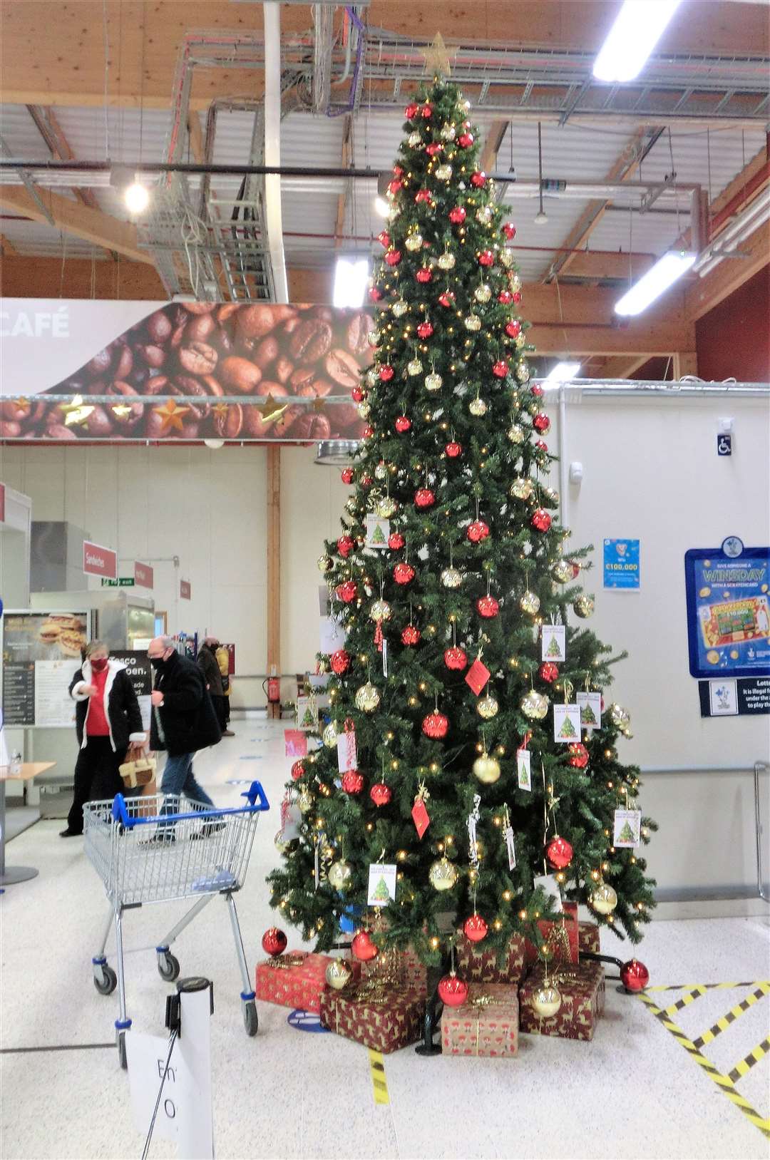 the festive 'Tree of Kindness' at the front of Wick Tesco. Pictures: DGS