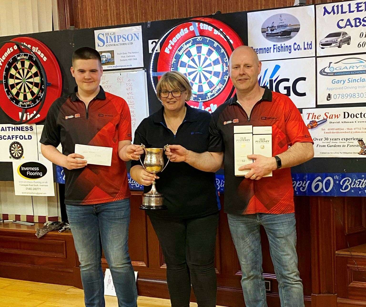 The men’s pairs winners, Jamie Gray and dad Kevin, receiving their prize from Liz Ronaldson from the Friends of the Glass organising team.