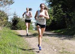 Emma (number 119) led sister Oonagh in the opening section of the national trail women’s championship in Falkland but the latter finished strongly to take 11th overall and win the under-20 title. Emma was 18th overall and third under-20.