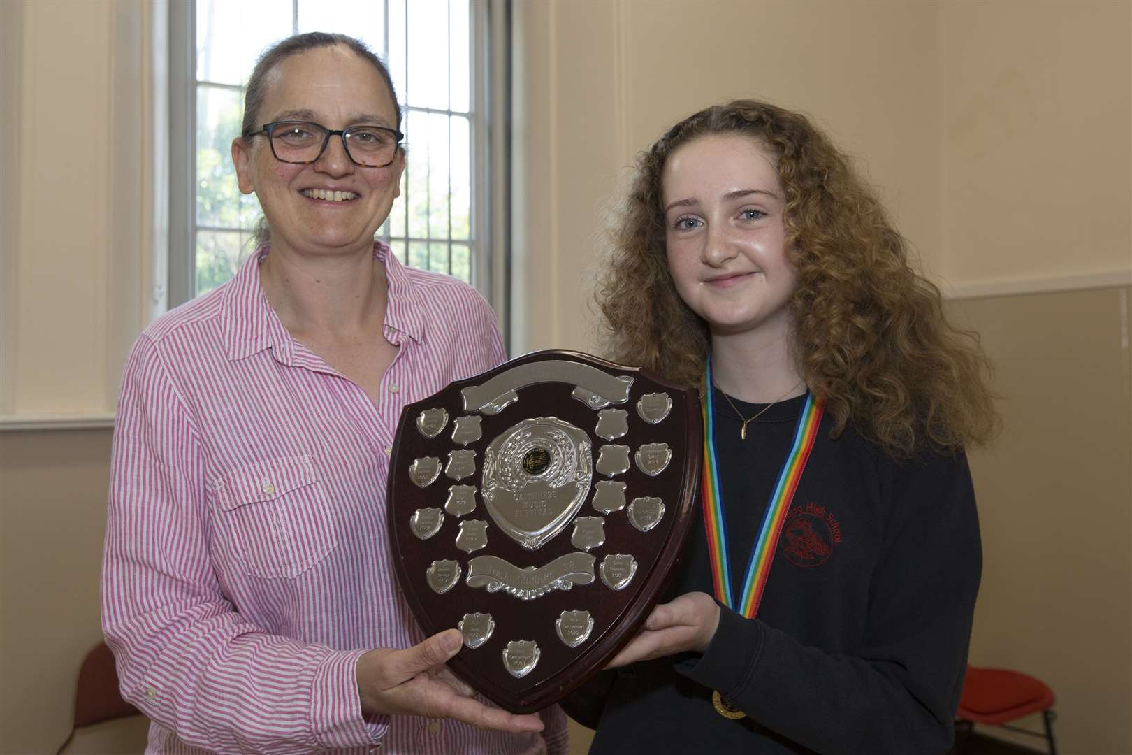 The Henry Rosie Shield, the overall vocal solo trophy from classes from primary to S2, was won by Ola Omand. She received the shield from adjudicator Susie Dingle. Picture: Robert MacDonald / Northern Studios