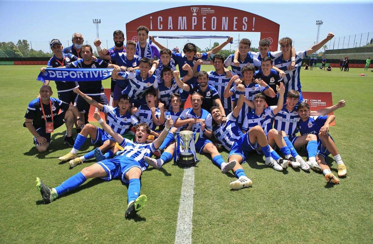 The Deportivo La Coruña squad celebrating after beating Barcelona to win the Spanish under-19 championship. Nico is kneeling at the back, fourth from right. Picture: RC Deportivo