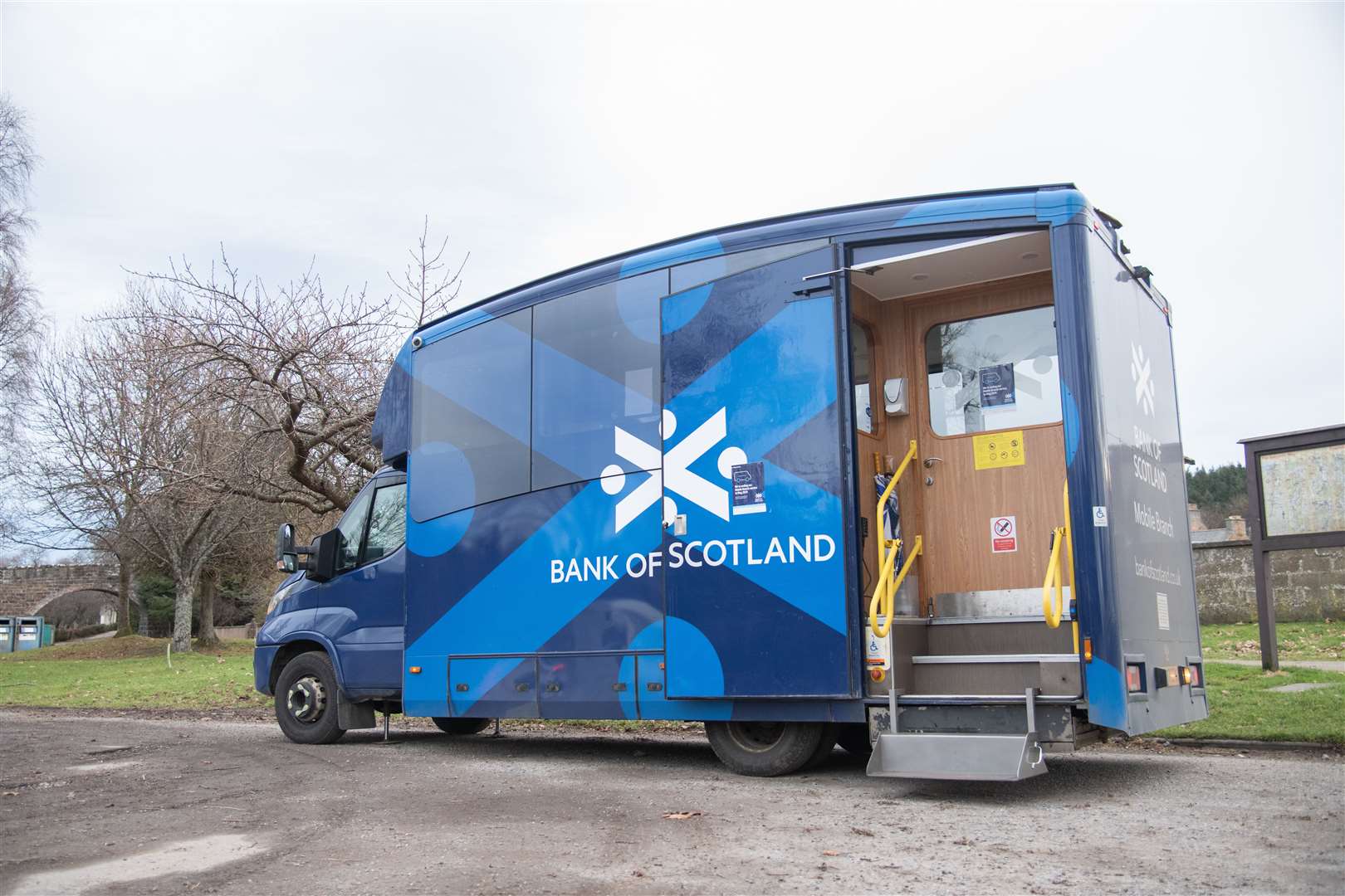 Bank of Scotland is to withdraw mobile banking services across the country.