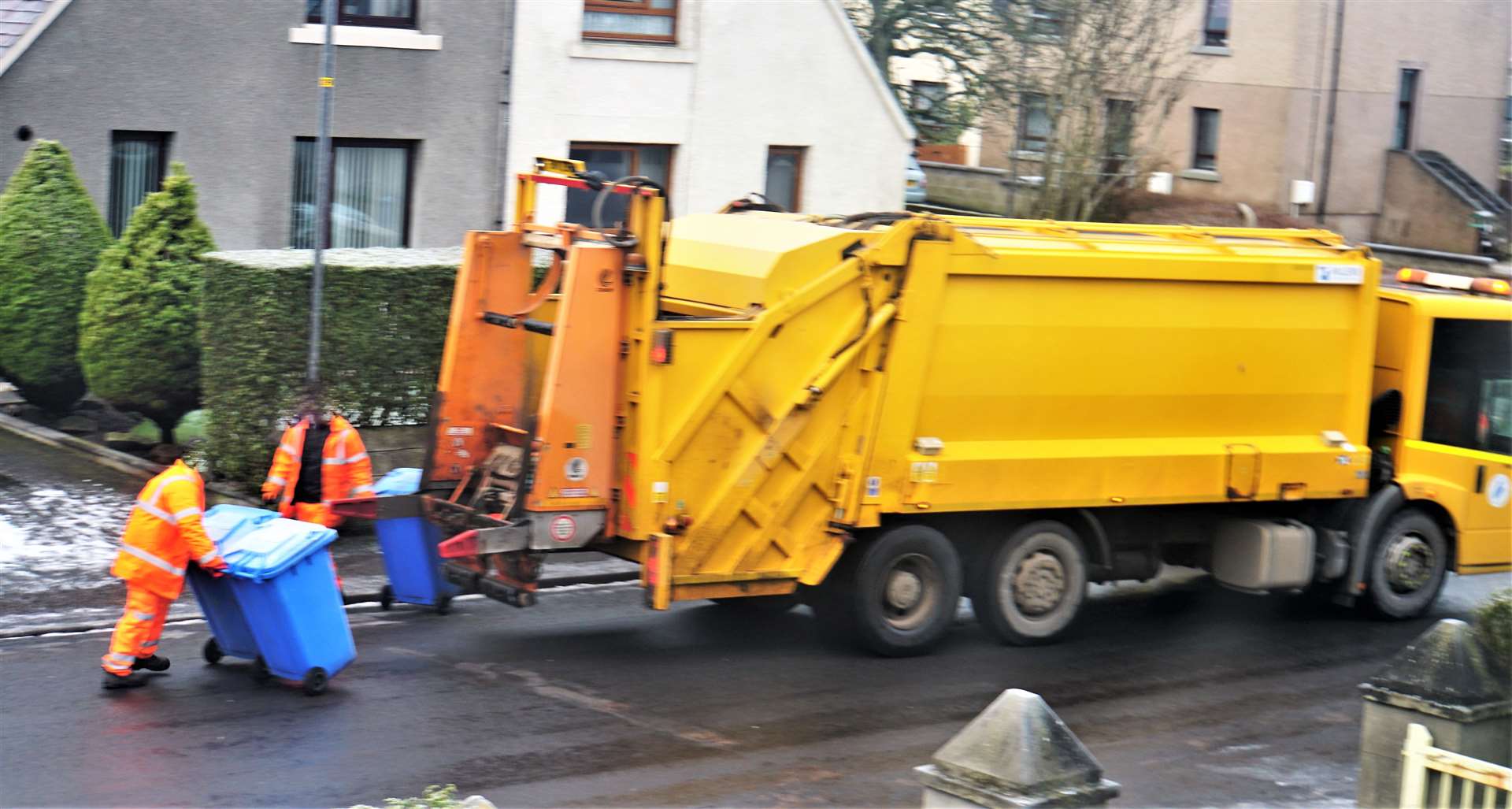 Binmen in Wick. Caithness residents will be receiving new recycle bins at the end of this month. Picture: DGS